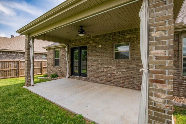 Building Photo - 870 Bob Glen Cir