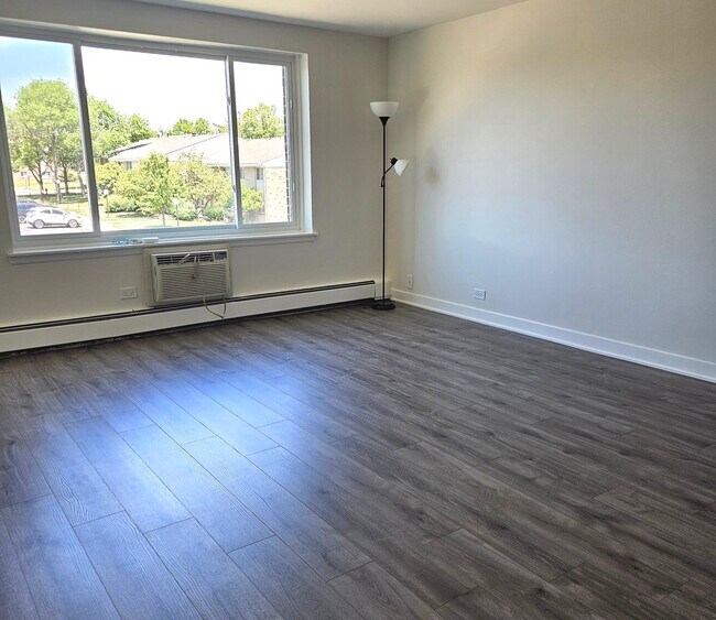 Building Photo - 1375 Rebecca Dr