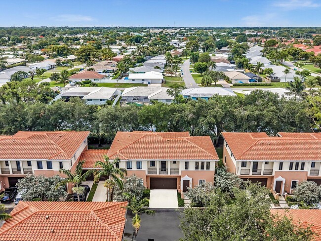 Building Photo - 2414 Venetian Way