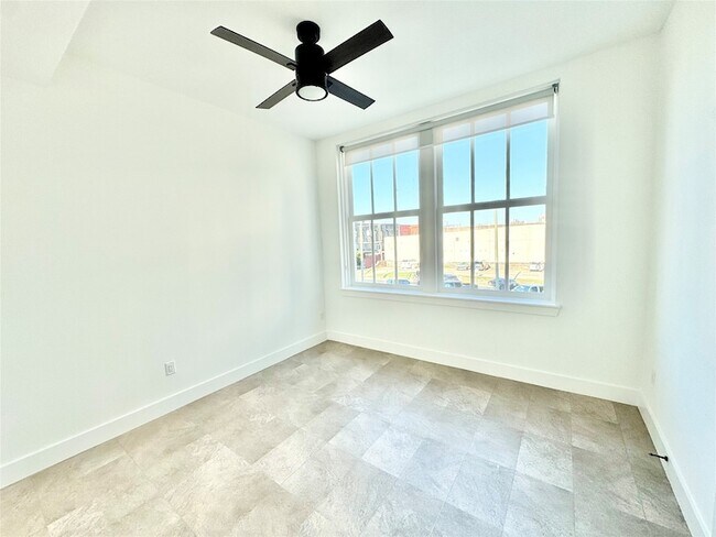 Building Photo - 2102 Mechanic St