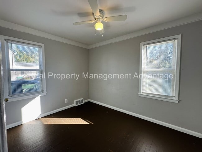 Building Photo - No Deposit Required! Meticulously Maintained with 2 Beds/Basement/Garage!