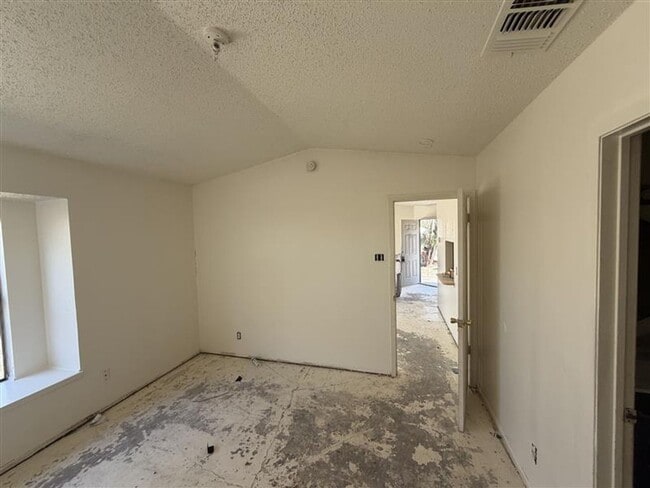 Building Photo - Large 3/2 with attached garage