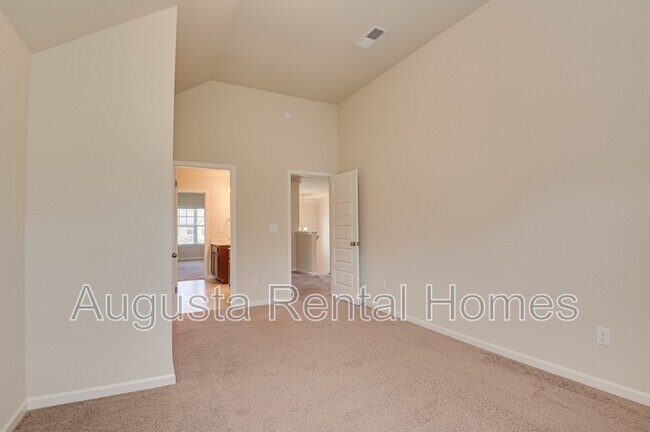Building Photo - 5014 Vine Ln
