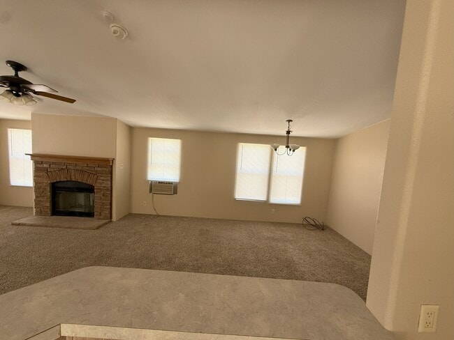 Building Photo - 1632 Sierra Vista Dr