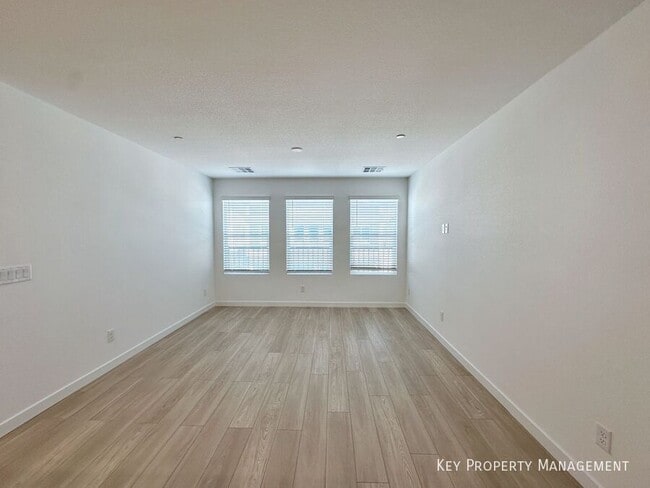 Building Photo - 4241 Vivenda St