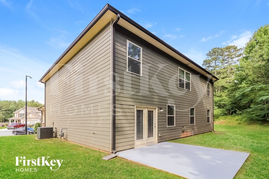 Building Photo - 404 Silverwood Dr