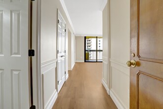 Building Photo - 400 Madison St