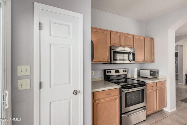 Building Photo - 13436 W Peck Dr