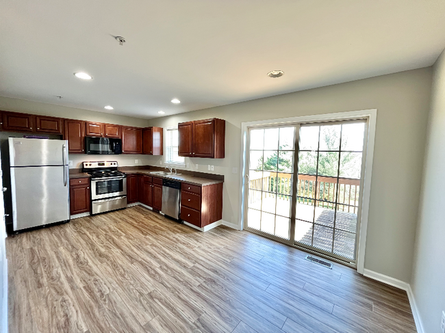 Building Photo - 123 High Pointe Dr