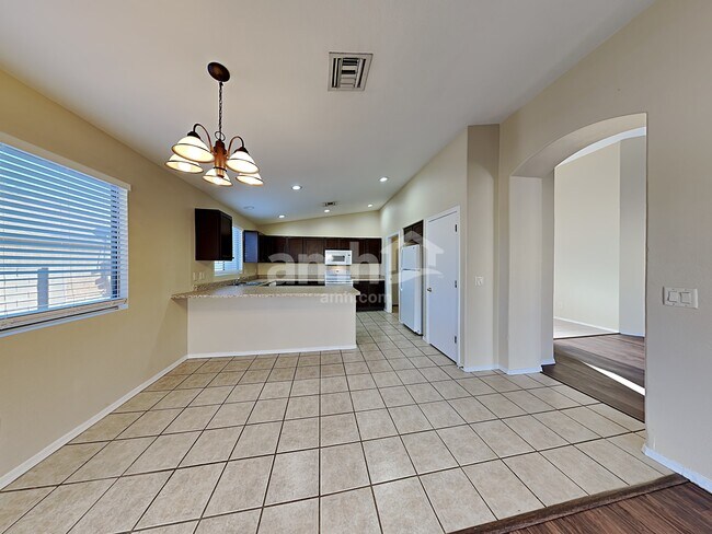 Building Photo - 5073 E Butterweed Dr