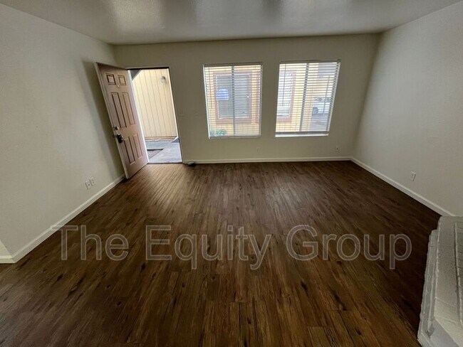 Building Photo - 3928 W Meadow Ave