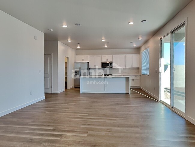 Building Photo - 9817 W Parkway Dr