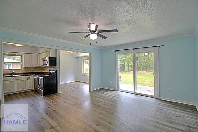 Building Photo - 1062 Kelly Dr