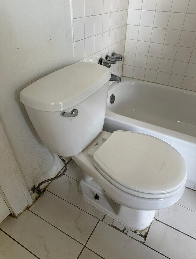 Bathroom - 1302 W Bell St