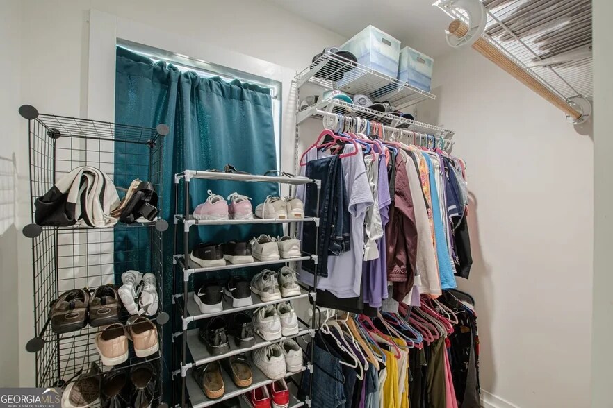 Building Photo - 2657 Blount St