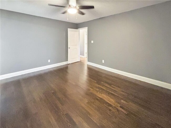 Building Photo - 2395 Powers Ferry Dr SE