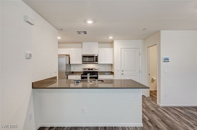 Building Photo - 7379 Raimee Brk St