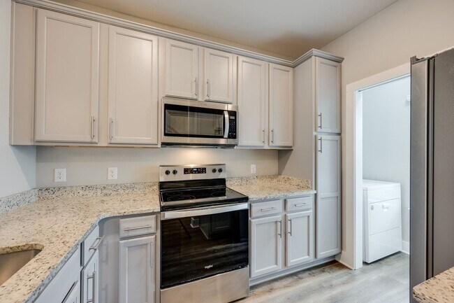 Building Photo - 303 E FORGE Ct