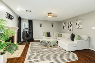 Building Photo - 104 Papaya St