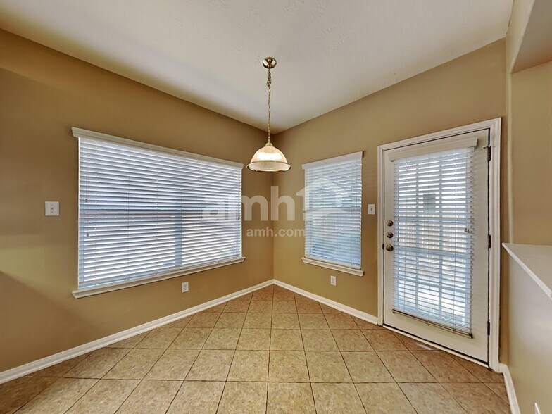 Building Photo - 3523 Pine Valley Dr