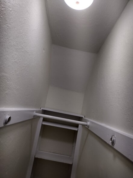 Building Photo - 8240 W Cold Spring Rd