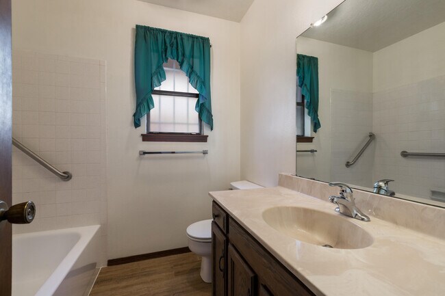 Building Photo - 7401 Scotts Pl NE