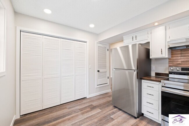 Building Photo - DUDLEY DUPLEX