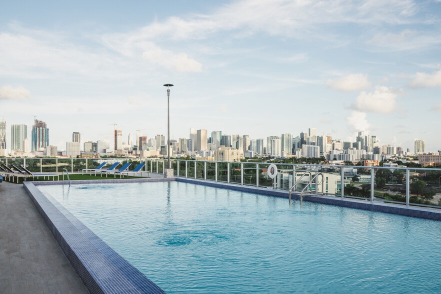 Building Photo - Riverhouse at 11th Apartments