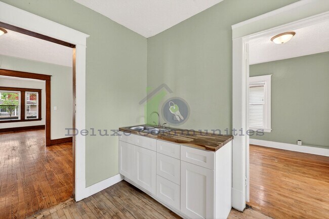 Building Photo - REMODELED 2 BEDROOM!! Move in Ready- Close to Cherry Hill