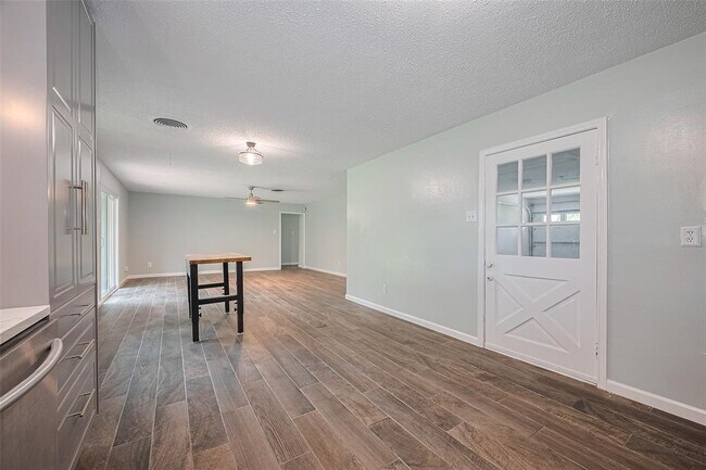 Building Photo - 9011 Bintliff Dr