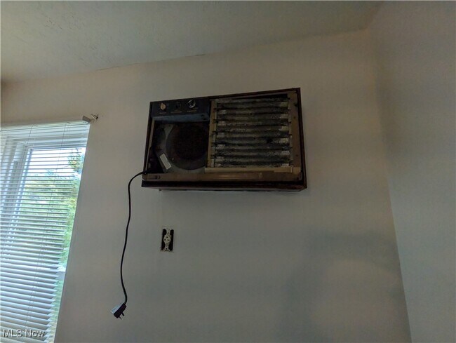 Building Photo - 595 Dayton St