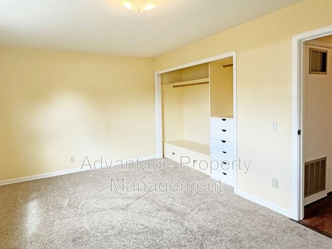 Building Photo - 2889 NW Gibson Hill Rd