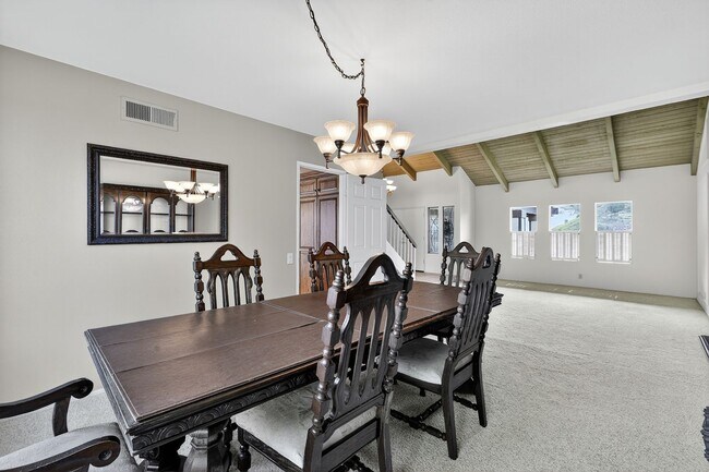 Building Photo - 5BR; 3BA Pool Home with Stunning Views in ...