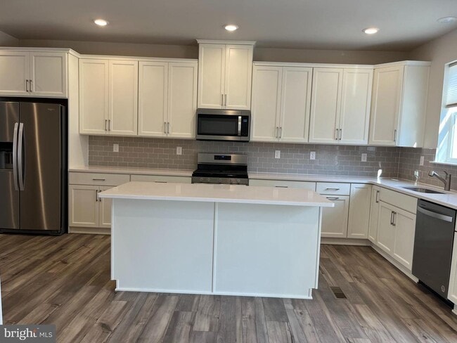 Building Photo - 40 Anderson Dr