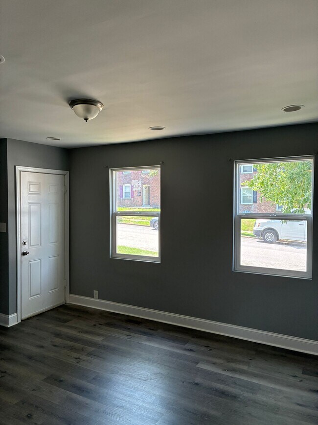 Building Photo - 504 Arsan Ave