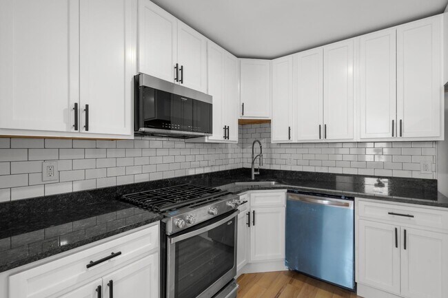 Building Photo - 2532 E Fayette St