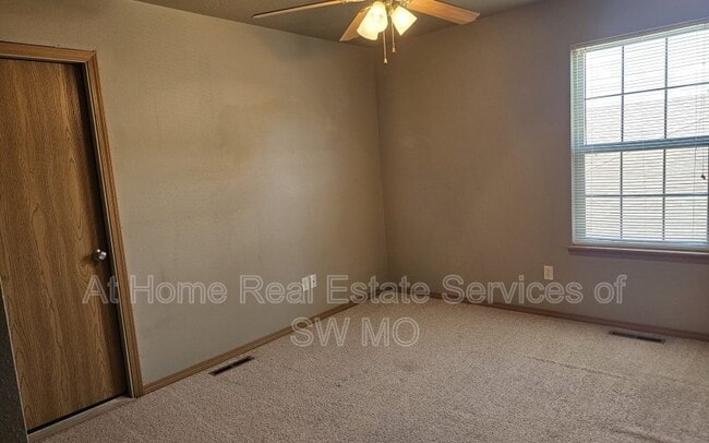 Building Photo - 622 S Landen Ave
