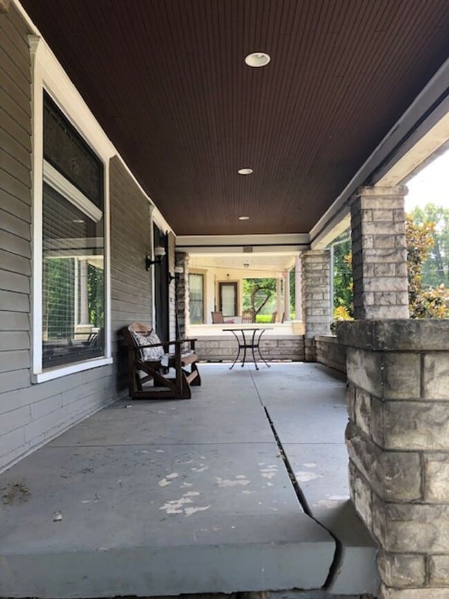 Building Photo - Great historical home! PRICE LOWERED to $2395- walking distance to downtown & WKU