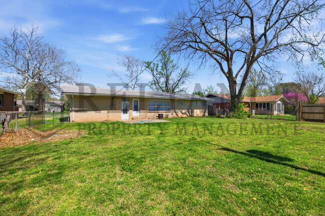 Building Photo - 9711 W Birch Ln