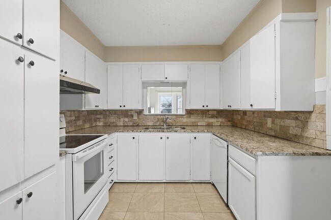 Building Photo - 2857 S 5th St