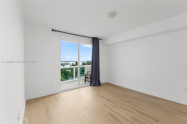 Building Photo - 7900 Harbor Island Dr