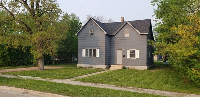 Building Photo - 514 Conley Ave S
