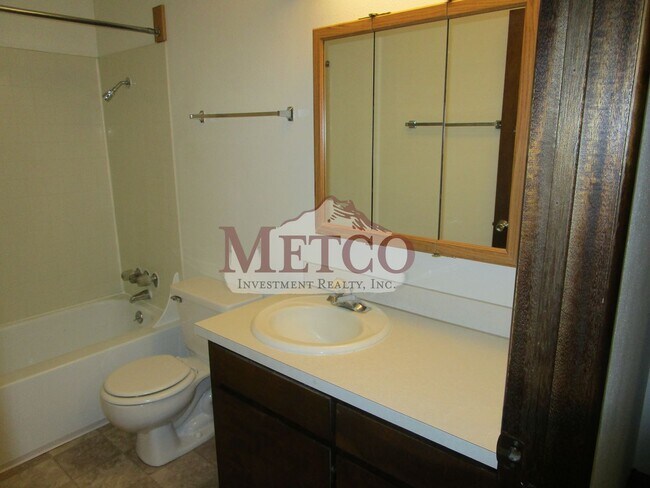 Building Photo - 04703