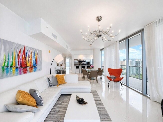 Building Photo - 17121 Collins Ave