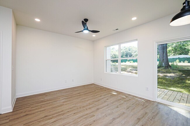 Building Photo - Brand New Duet Style Townhome in Charlotte!
