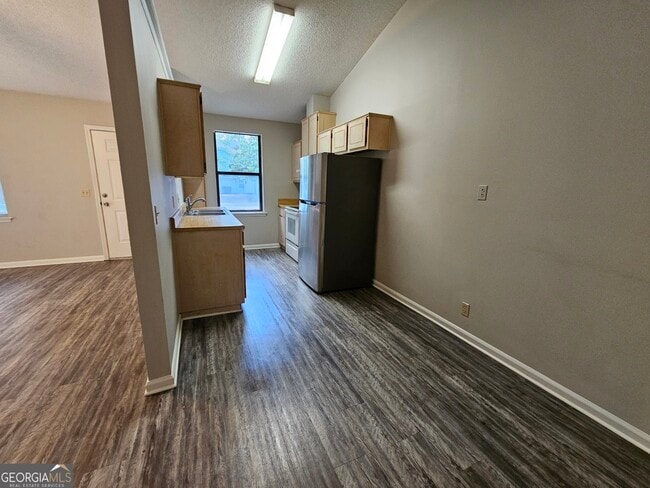 Building Photo - 108 E Lakemont Dr