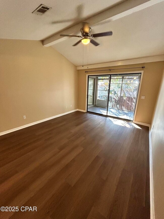 Building Photo - 1005 11th Ct