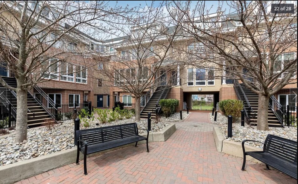 Building Photo - 368 Rector St