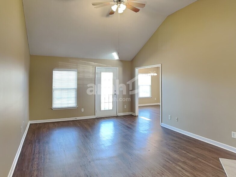 Building Photo - 4005 Strata Dr