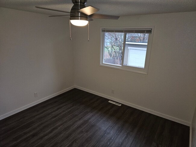 Building Photo - Beautiful Renovated 4 bedroom home For Ren...